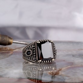 SİYAH RENK ZİRKON TAŞLI MODEL 925 AYAR GÜMÜŞ ERKEK YÜZÜK