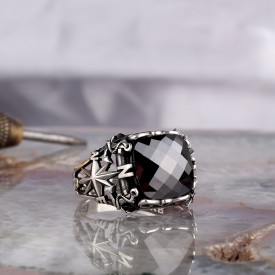 ZİRKON TAŞLI PUSULA MODEL 925 AYAR GÜMÜŞ ERKEK YÜZÜK