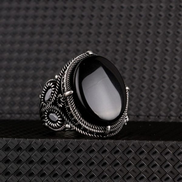 Oval Model Onix Taşlı 925 Ayar Gümüş Yüzük