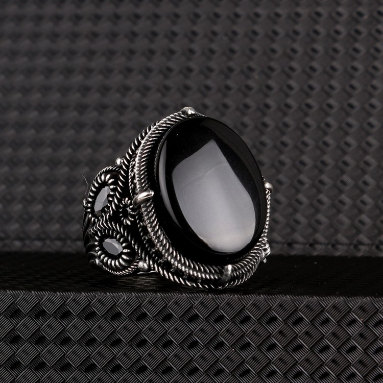 Oval Model Onix Taşlı 925 Ayar Gümüş Yüzük