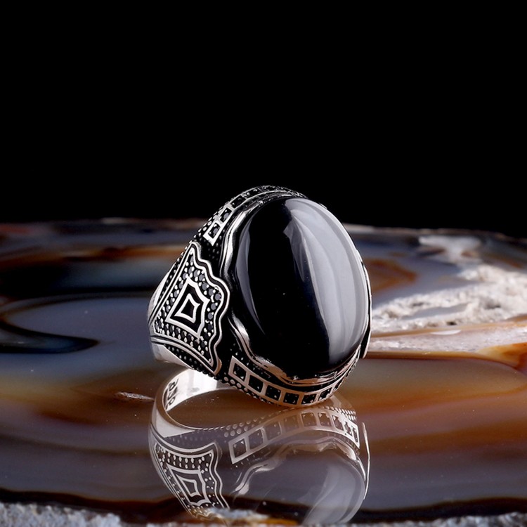 Onix Taşlı Oval Model 925 Ayar Gümüş Erkek Yüzük